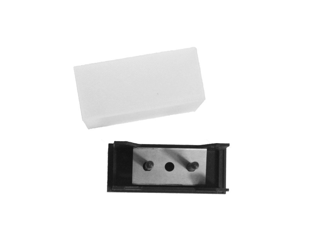 Caja para navajas de tres barrenos y ranurada