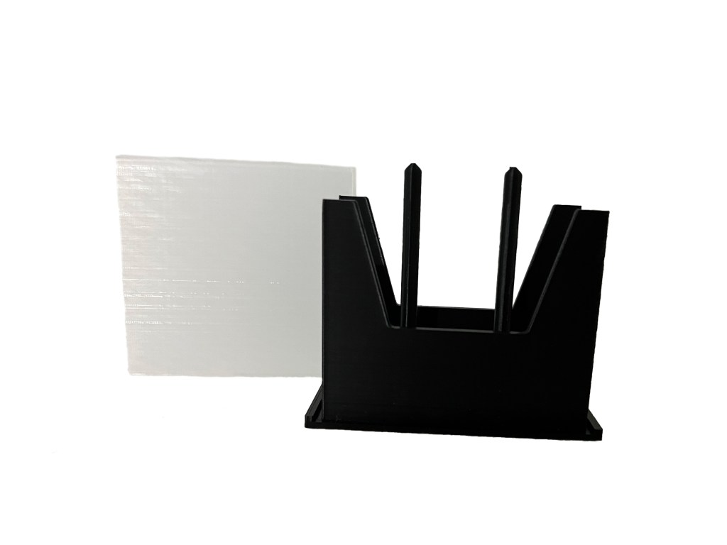 Caja para navajas de tres barrenos y ranurada