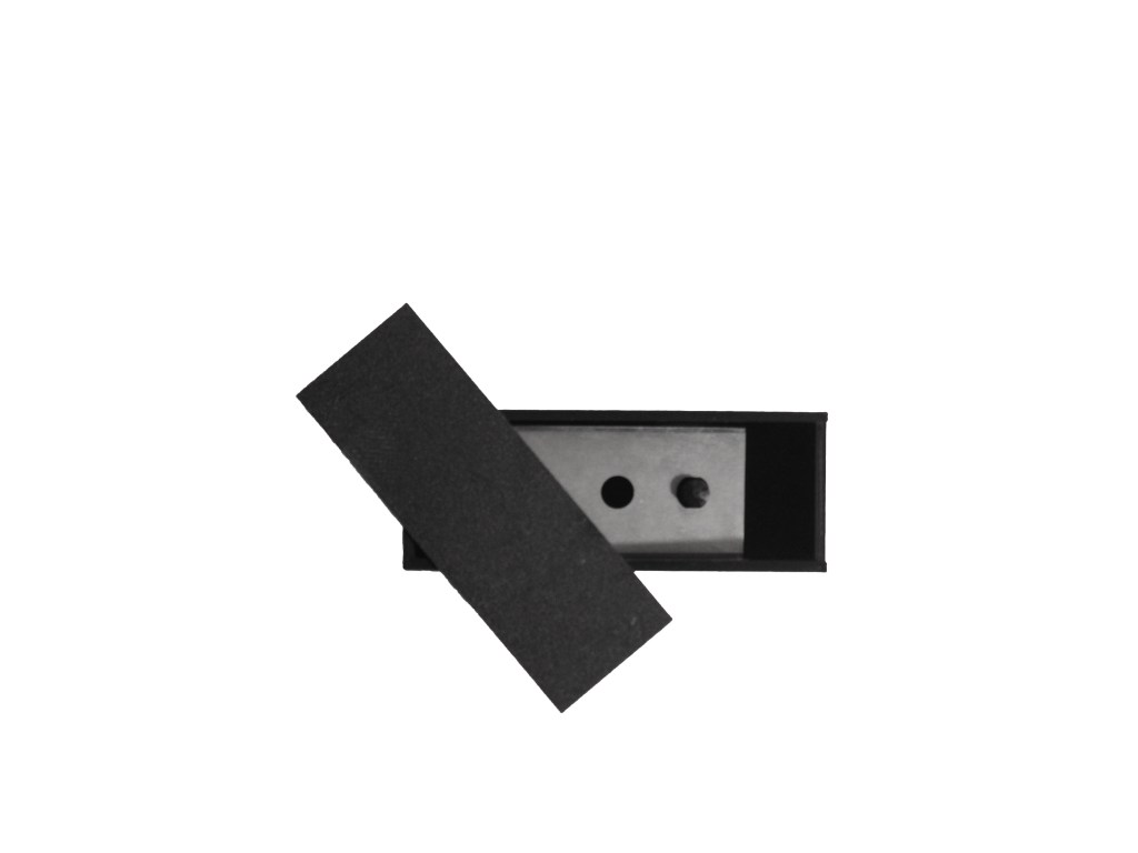 Caja para navajas de tres barrenos y ranurada